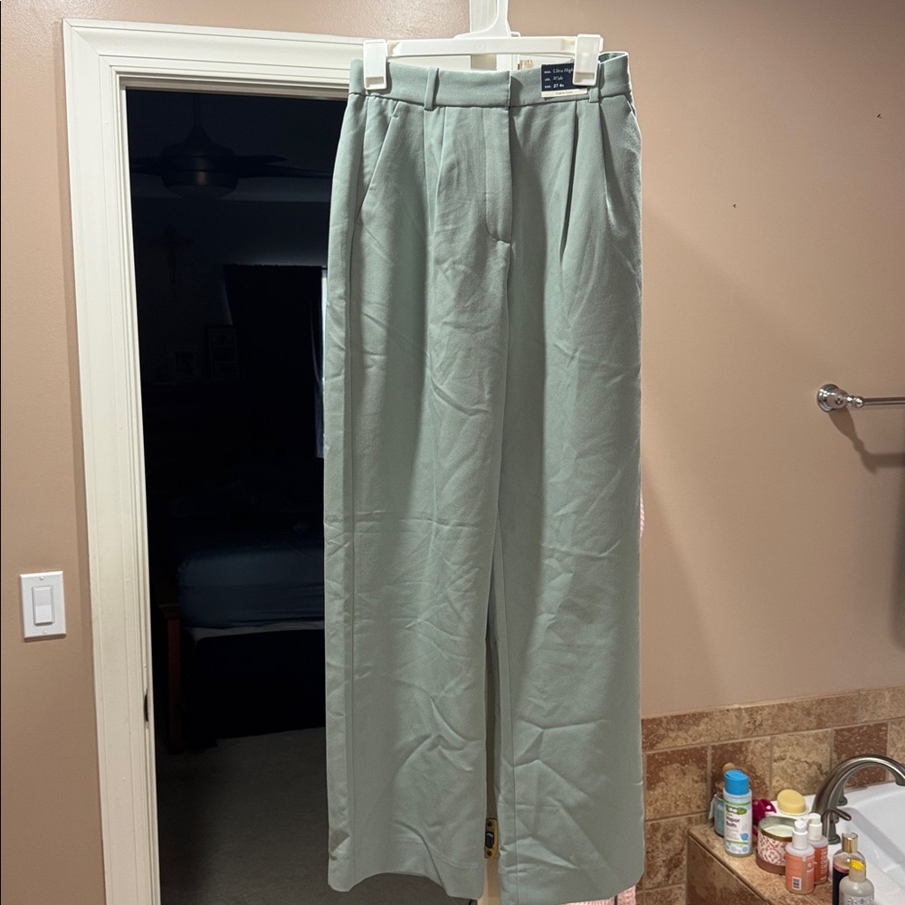 NWT Abercrombie Sloan Tailored Pants